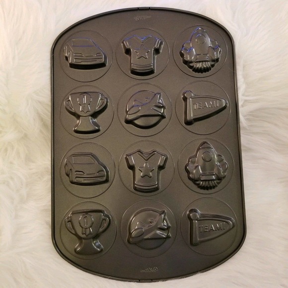 Wilton Race Car Cake Pan 12 Baking Molds - Picture 1 of 3